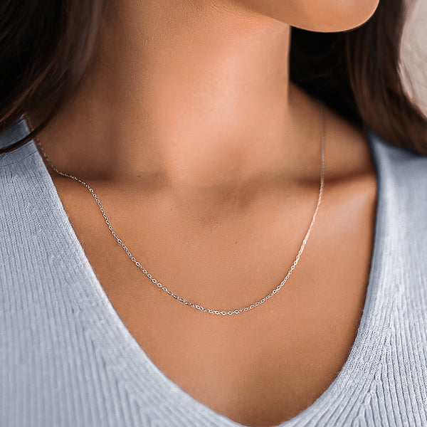 Woman wearing a 1.5mm silver cable chain necklace on her neck