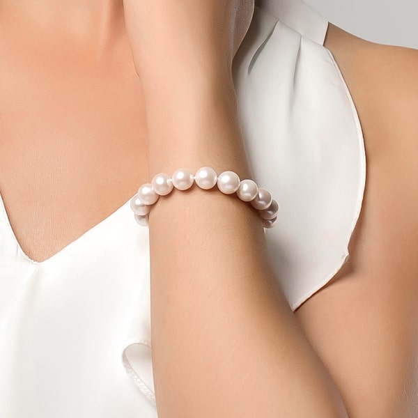 10mm pearl bracelet on a woman's wrist