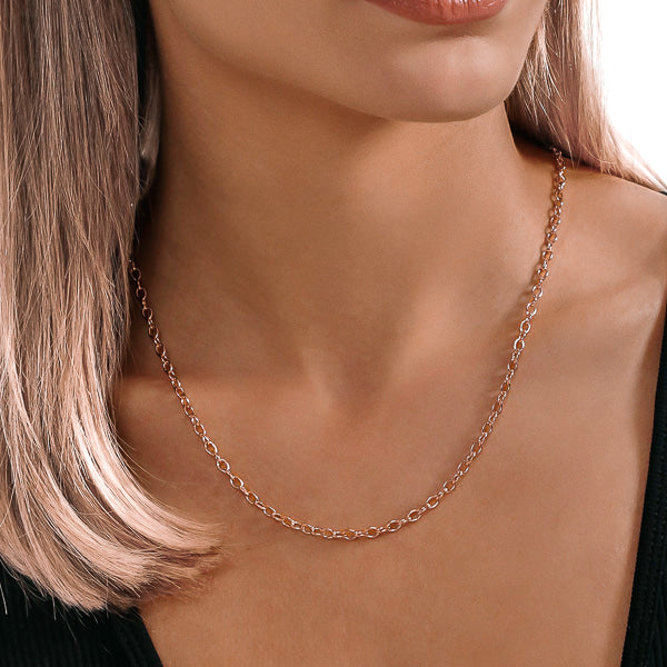 Woman wearing a 3mm rose gold cable chain necklace on her neck
