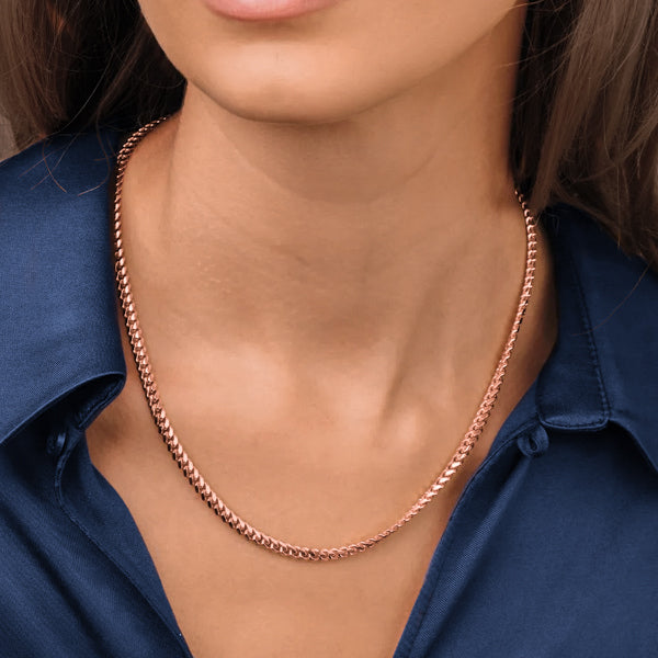 Woman wearing a 5mm rose gold curb chain necklace