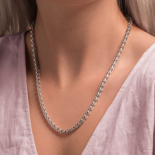 Woman wearing a 5mm silver wheat chain necklace