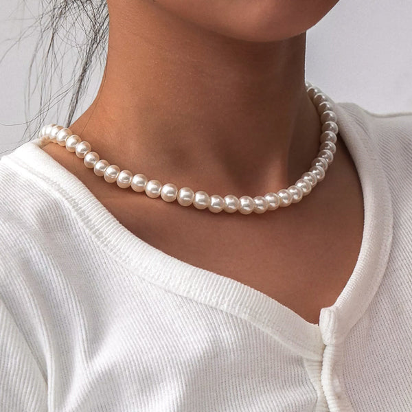 8-9mm freshwater pearl necklace with near round pearls on a woman's neck