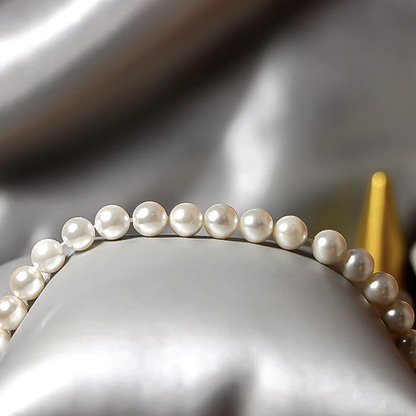 8mm pearl bracelet close up details