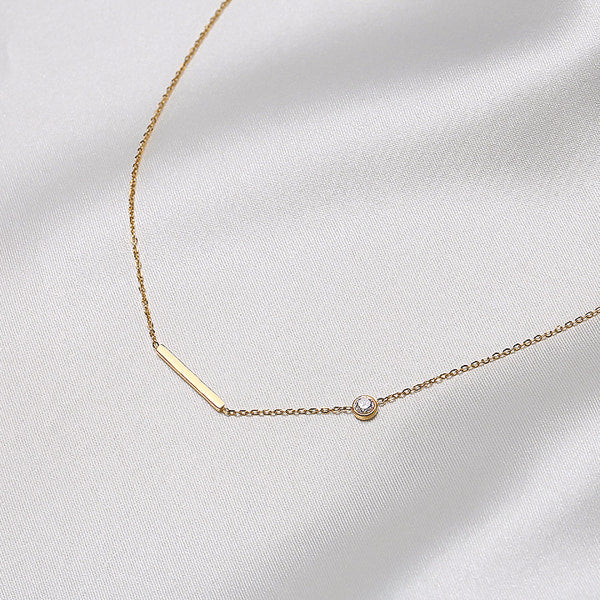 Gold bar necklace details