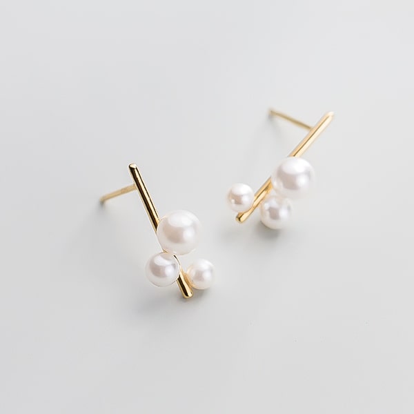 Gold triple pearl bar stud earrings details