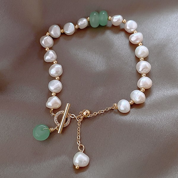 Natural jade & pearl bracelet close up details