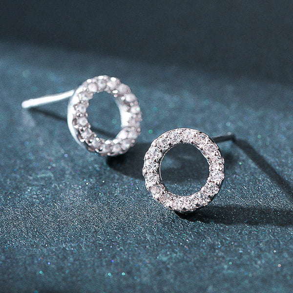 Circle stud earrings made of sterling silver and cubic zirconia