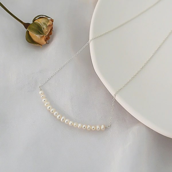 Details of the sterling silver freshwater pearls necklace