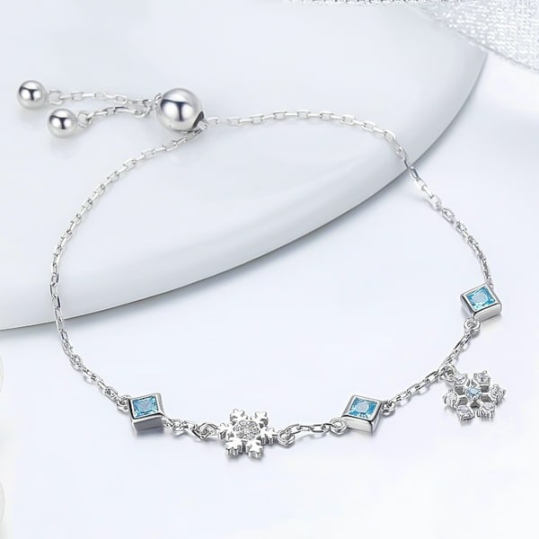 Sterling silver snowflake bracelet details