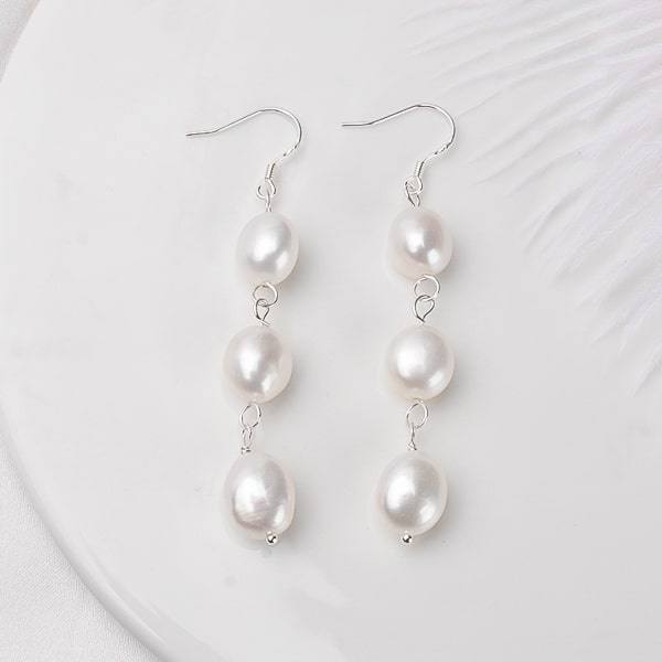 Triple pearl drop earrings details
