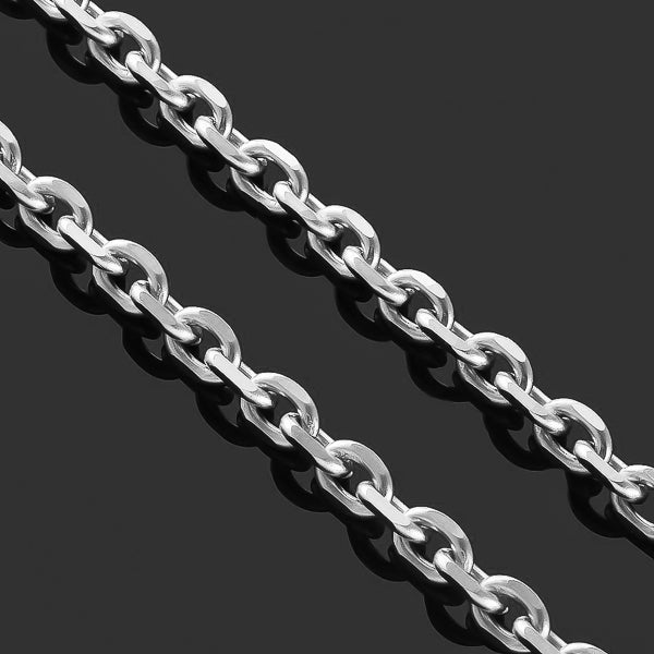 Details of oval links on 1.5mm silver cable chain necklace