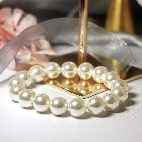 White Pearl Strand Necklace Women: 8mm/10mm Ivory Pearl Chain Wedding Jewelry with Dainty Silver Clasp for Bride Bridemaid - Trendy Accessory for