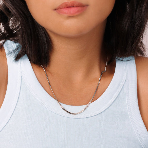 Woman wearing a thin 2mm silver curb chain necklace