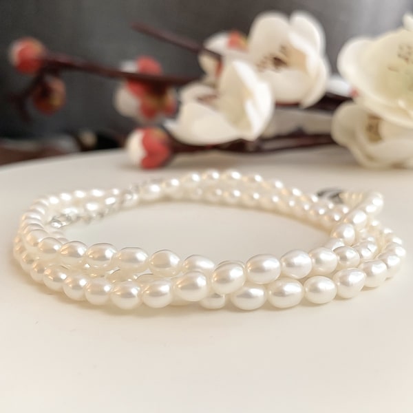 3-4mm oval freshwater pearl necklace close up details