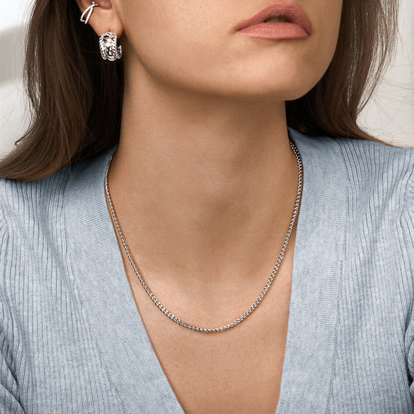 Woman wearing a 3mm silver curb chain necklace