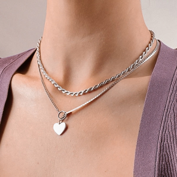 Woman wearing a 4mm silver rope chain necklace