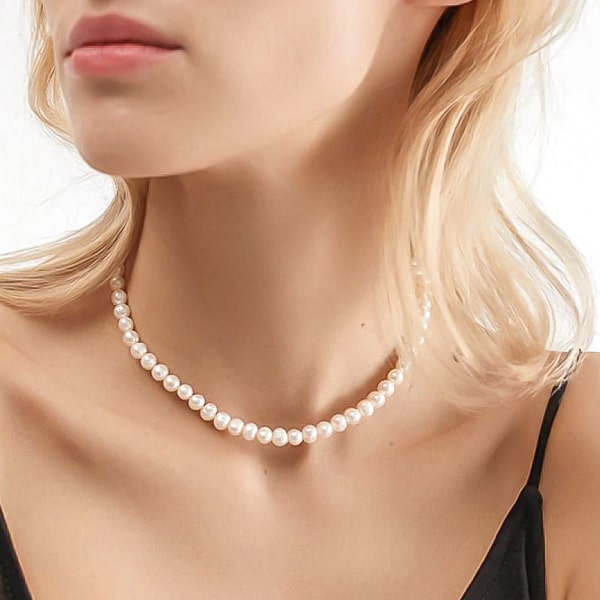 Woman wearing a 6-7mm freshwater pearl choker necklace
