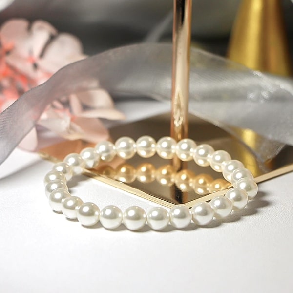 6mm pearl bracelet close up details
