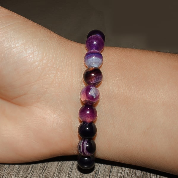 Beaded purple agate bracelet on a woman's wrist