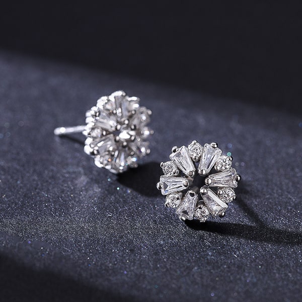 Crystal snowflake stud earrings detail