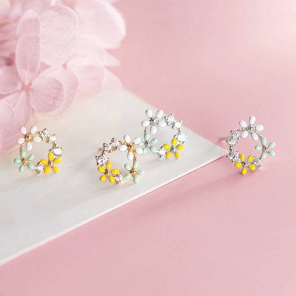 Flower circle stud earrings made of gold vermeil
