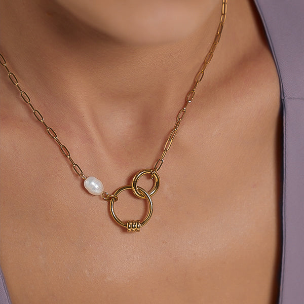 Gold necklace with ring and freshwater pearl detail