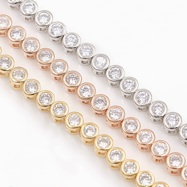 Round tennis bracelet with sparkling cubic zirconia stones and gold plating