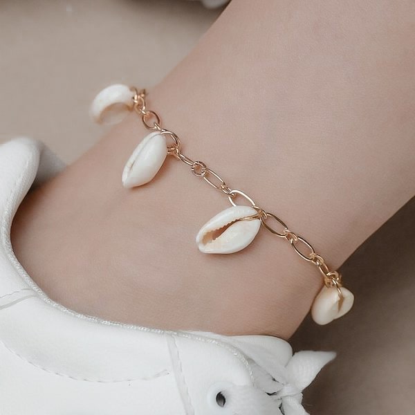 Gold seashell charm anklet