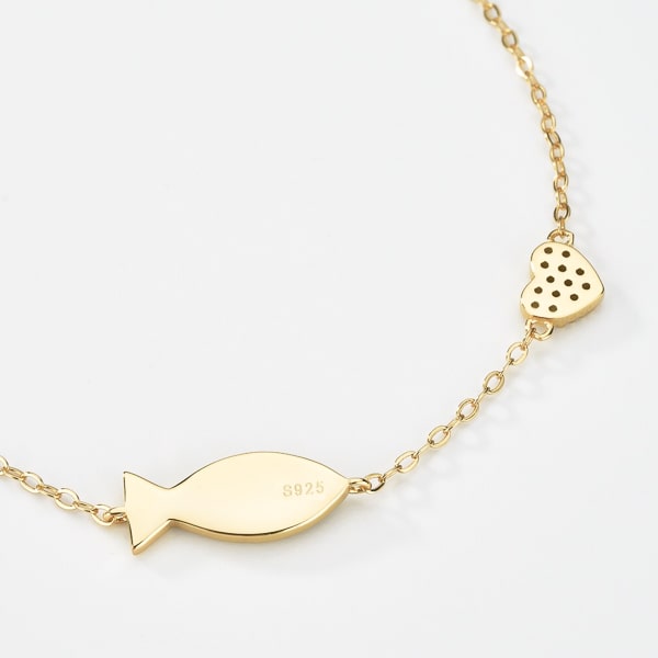 Gold vermeil fish bracelet close up