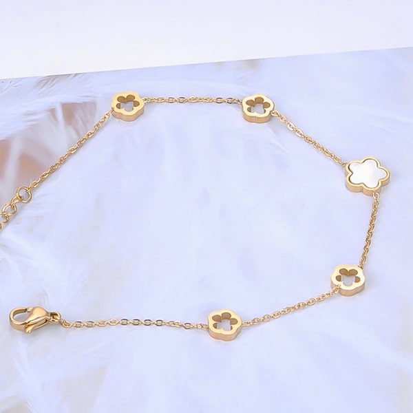Gold flower chain bracelet close up details