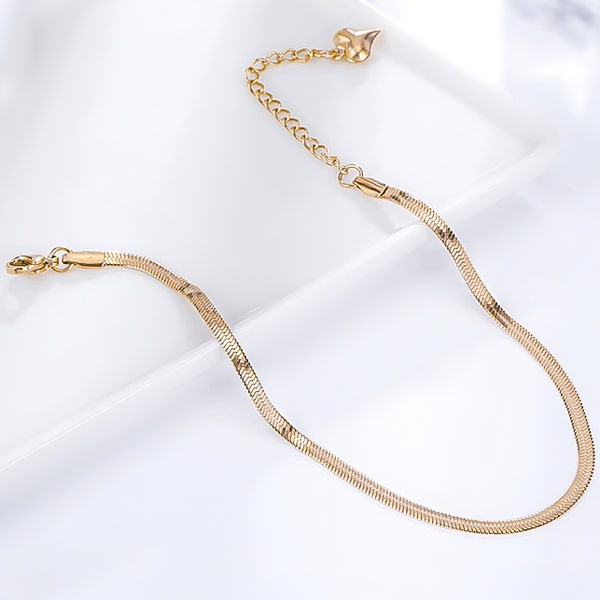 A detailed picture of the gold snake chain ankle bracelet