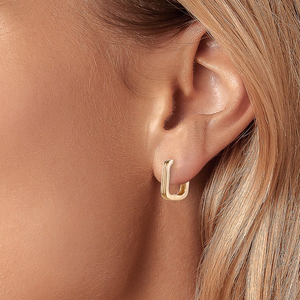 Woman wearing gold square hoop earrings