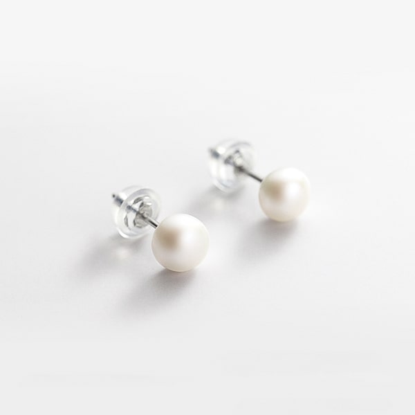 Large pearl stud earrings details
