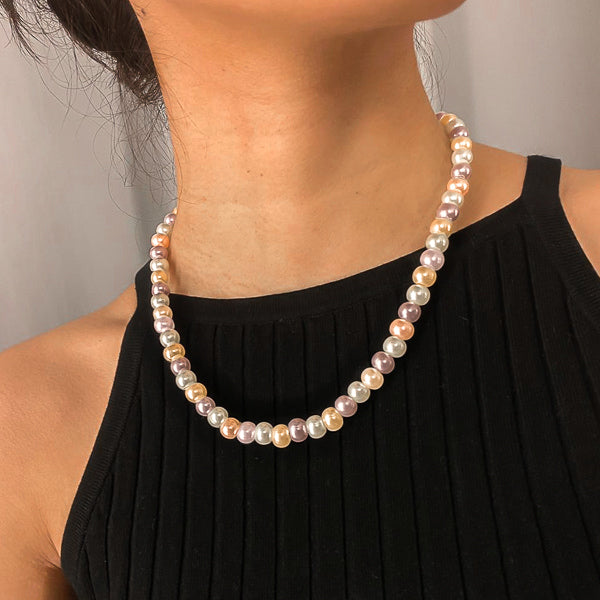 Multicolor freshwater pearl necklace with 9-10mm pearls on a woman's neck