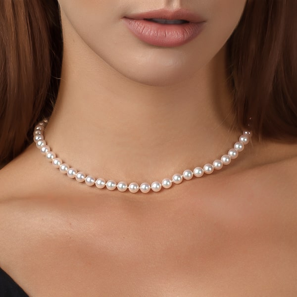 6mm pearl choker necklace on a woman's neck