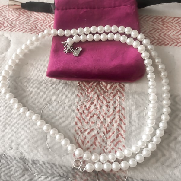 Details of the 4mm pearl necklace