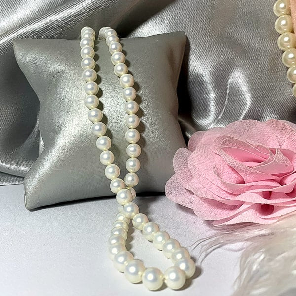 6mm Pearl necklace close up details