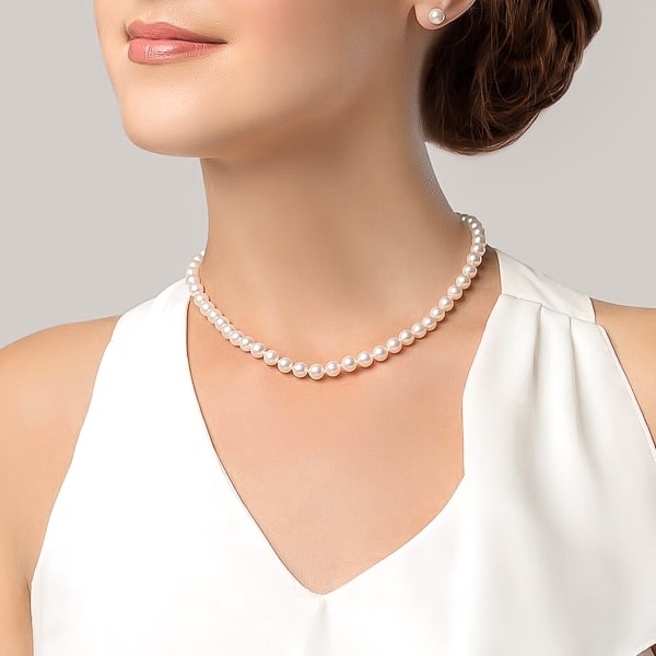 6mm Pearl necklace on a woman's neck