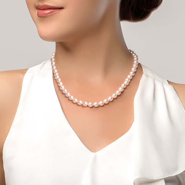 8mm pearl necklace on a woman's neck