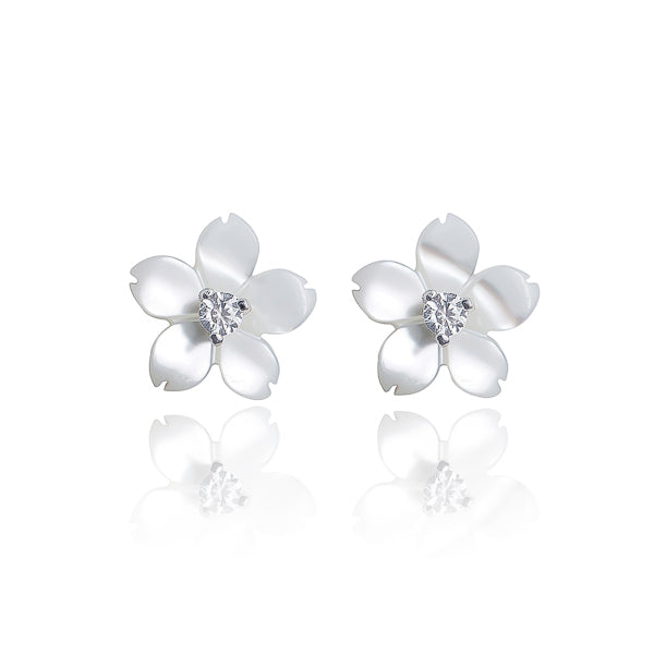 Pearly white flower stud earrings