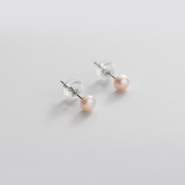 Pink mini pearl stud earrings details