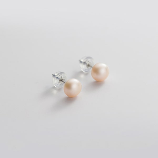 Pink pearl stud earrings details