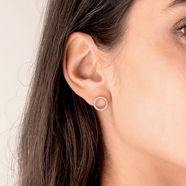 Woman wearing rose gold circle stud earrings