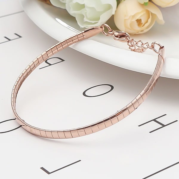 Rose gold square chain bracelet close up details