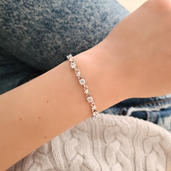 Woman wearing a silver crystal chain bracelet