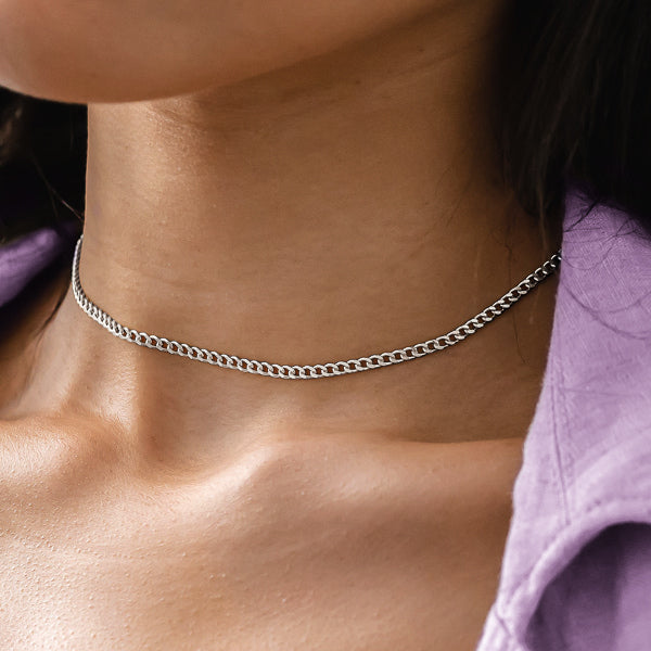Woman wearing a silver curb chain choker necklace