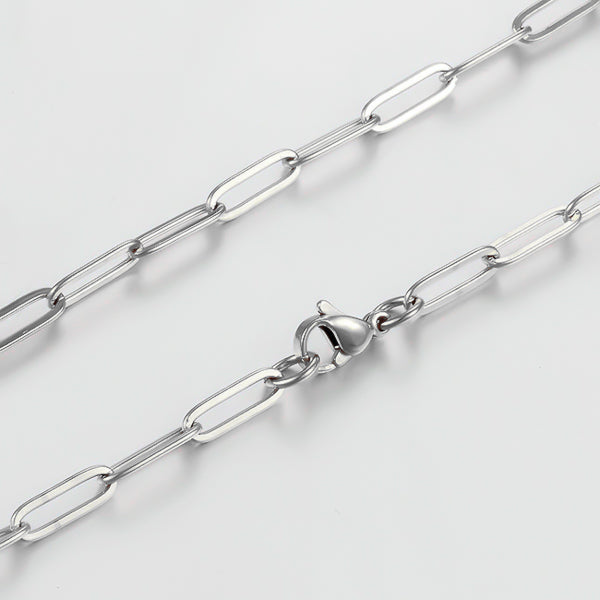 Elongated oval links of the silver paperclip chain necklace photographed up close