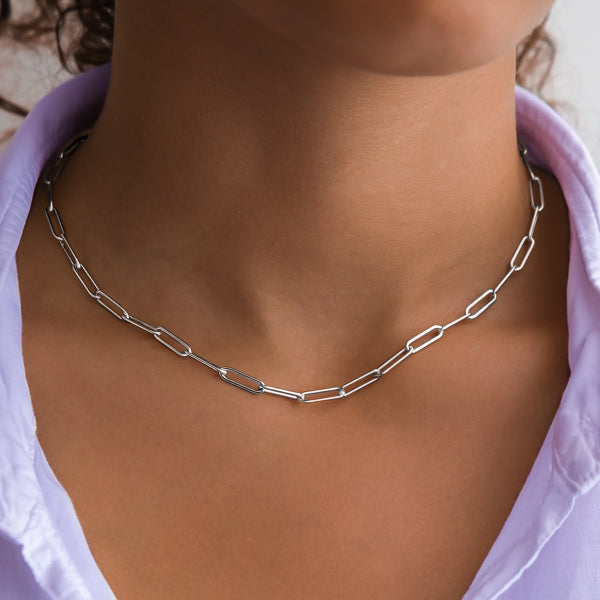 Woman wearing a silver paperclip chain necklace