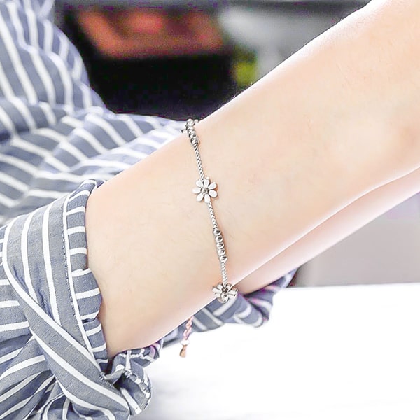 Silver daisy flower bracelet on a woman's wrist