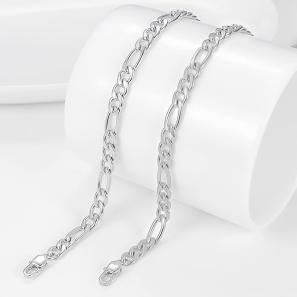 Details of the silver figaro chain ankle bracelet